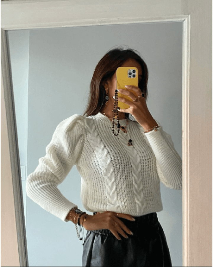 WHITE SWEATER